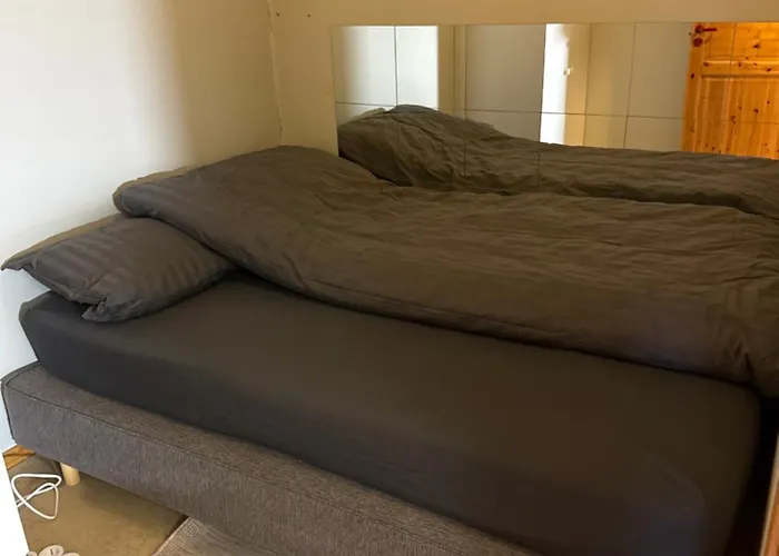 Apartament Island , Near *